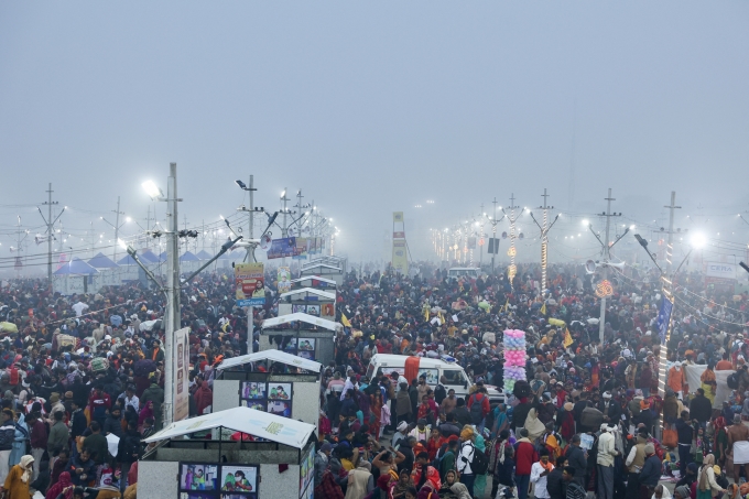 400 million Hindus attend holy river bathing ceremony