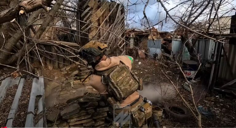 “Russian, go out!” Azov Scouts Engage in Close Combat with Occupiers on Toretsk Frontline