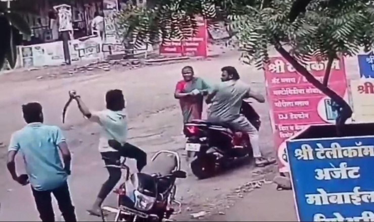 Clip: Son attacked by sword-wielding thugs, mother has unexpected reaction