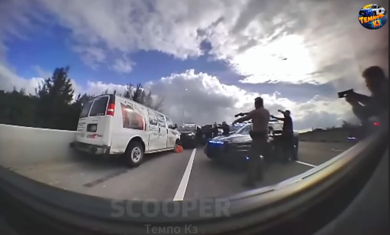 Full video click: Most TERRIFYING High Speed ​​Police Chases Caught on Dash Cam, You Better Not Run From The Police-31